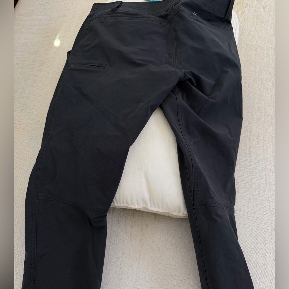 Kuhl Men's resistor chino tapered blackout